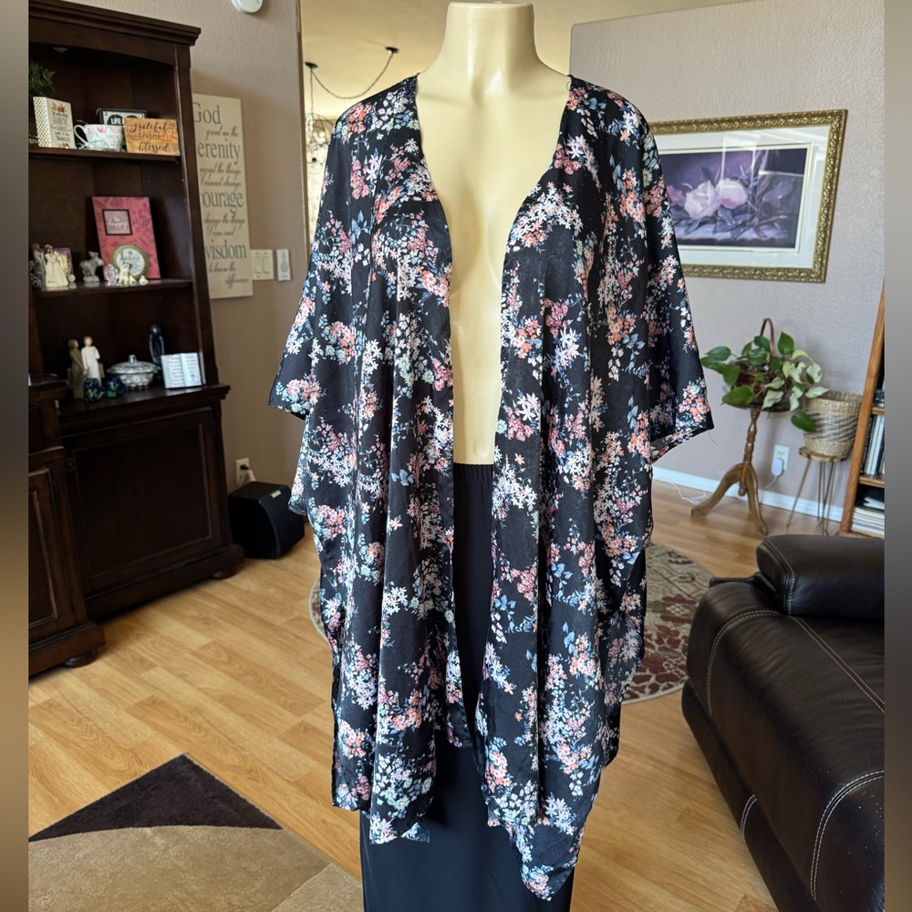 Soprano sheer black floral short sleeve kimono cardigan-size XL